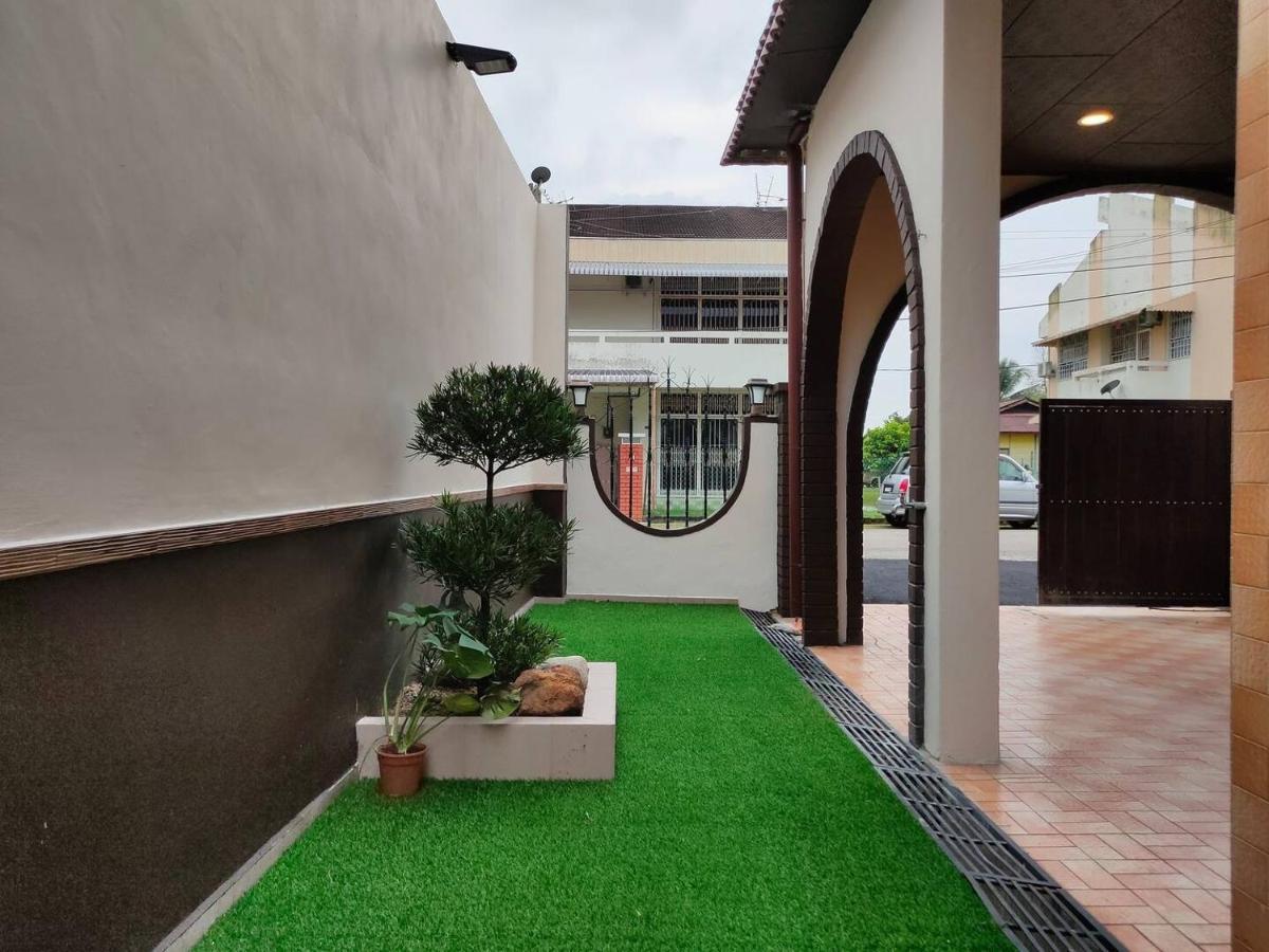 Villamax Klebang Beach Homestay Melaka 25 Pax 6R4B Exterior photo